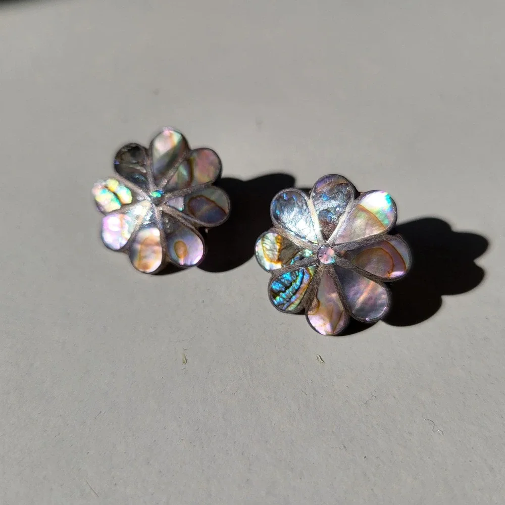 Vintage Alpaca Mexico Abalone Shell Flower Screw Back Earrings Silver MOP - Picture 4 of 6